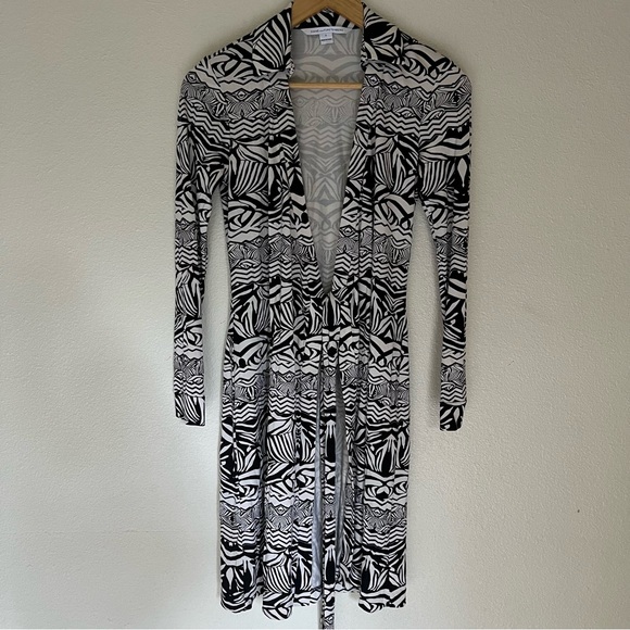 DVF New Jeanne Two Wrap Dress size 2 black and white zebra tattoo - Picture 3 of 7